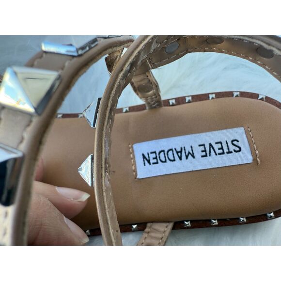 Steve Madden Studded Tan Flat Sandal Size 8 - Picture 2 of 6